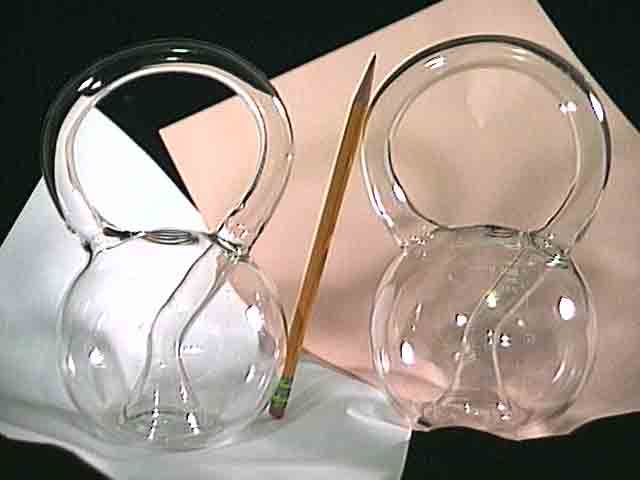 kleinbottleです。 Acme's Medium Sized Klein Bottle - a mathematical delight!